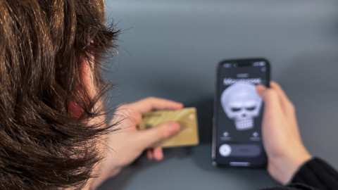 Телефон в руках