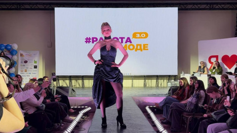 Девушка в платье от-кутюр