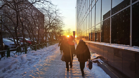 Яркое зимнее солнце в Мурманске