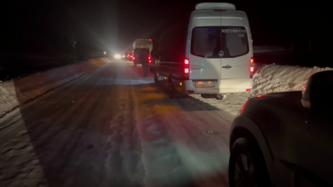 Колонна на дороге из Териберки