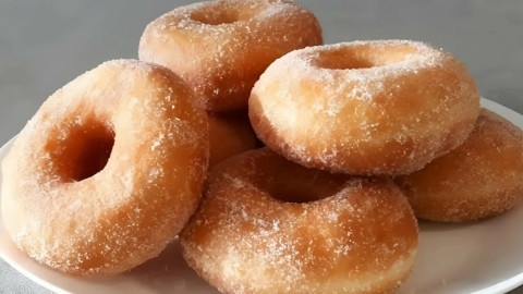 пончики на тарелке