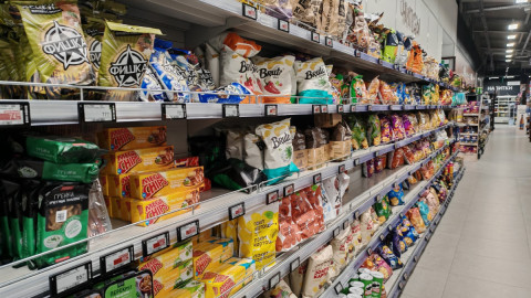 Полки с продуктами