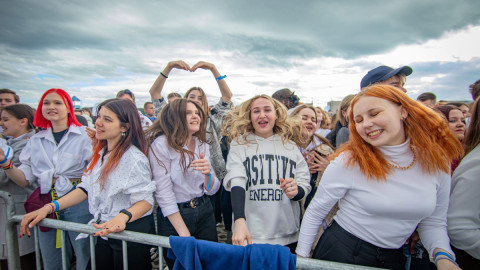 Выпускники веселятся