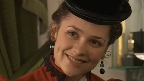 девушка улыбается