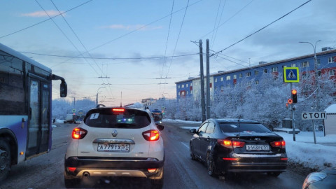 Машины на дороге