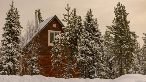 Дом в снегу