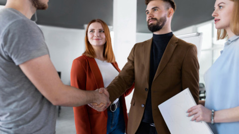 Рукопожатие партнеров