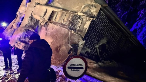 Бензовоз в кювете