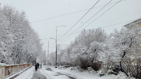 снег на городских улицах