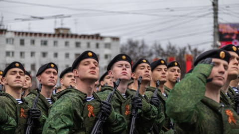 Солдаты, парад, герои