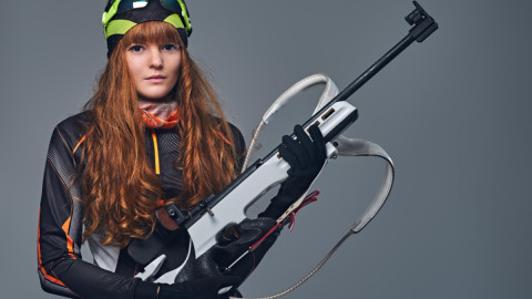 Девушка с оружием