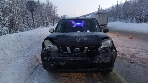 Автомобиль после аварии на трассе