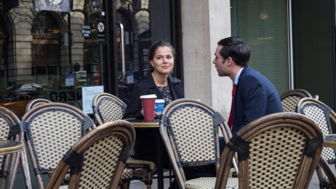 Пара в кафе