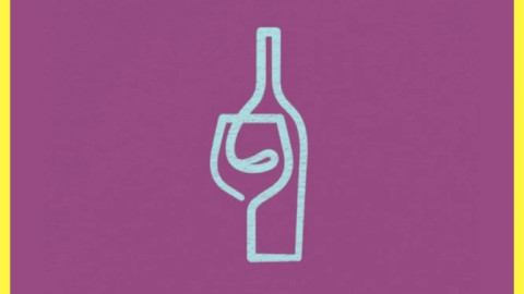 бокал и бутылка вместе