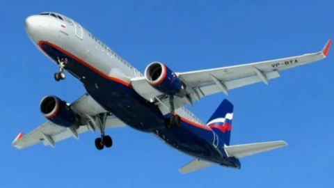 Самолет в небе