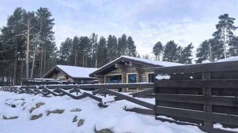 Забор около дома