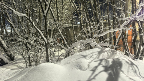 Большие сугробы в Мурманске