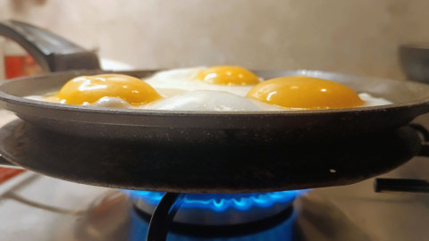 Яичница на сковородке