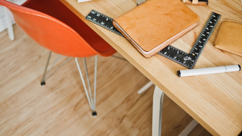 Письменный стол и стул