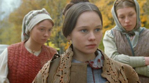 Три девушки-крестьянки