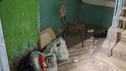 Мусор в подъезде