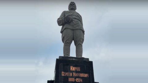 памятник кирову мурмаши