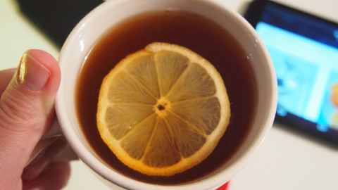 Чай с лимонои
