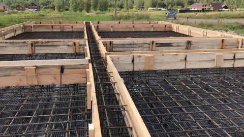 Фундамент с верхним ростверком