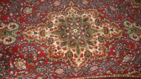 шерстяной красный ковер