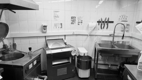 оборудование на кухне ресторана