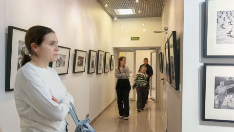 Женщина задумалась и размечталась