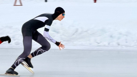 гонка конькобежцев