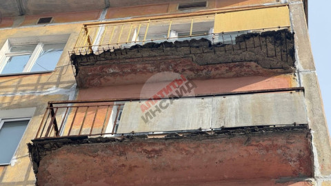 разрушающийся балкон в панельном доме