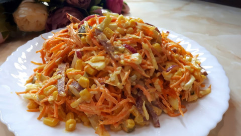 Салат с морковью и огурцом