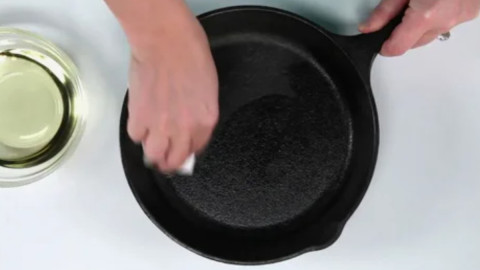 Очистка сковороды