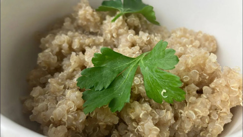 Киноа и зелень