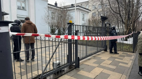 оцепление здания в Мурманске