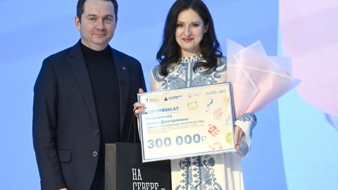 награждение победителя конкурса воспитатель года