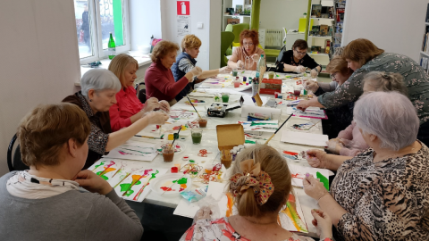 пенсионеры рисуют нитями