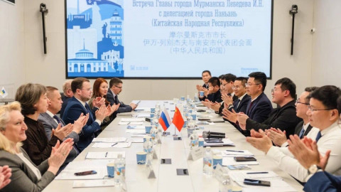 Главный интерес гостей - порт Мурманска