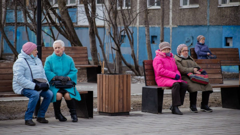 Люди на лавке