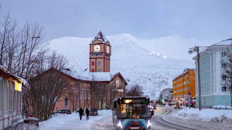 Башня с часами в Кировске