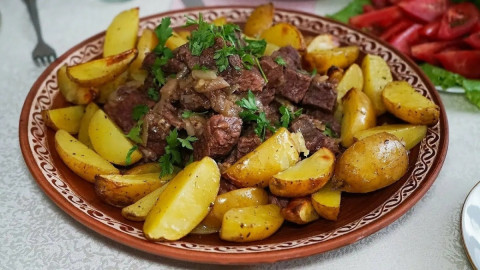 Мясо по-кремлёвски с картофелем