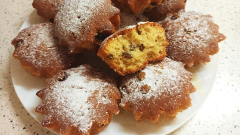 Кексы на блюдце