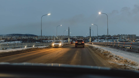 скользкая весенняя дорога