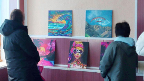 Картины в колонии