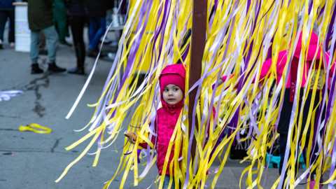 Машинка на детской площадке