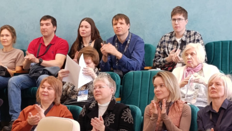 Ученые в зале