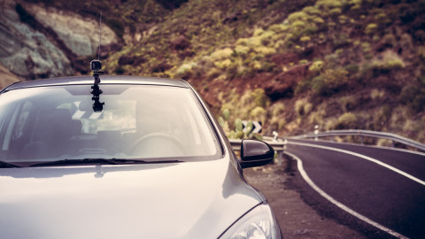 Машина на трассе