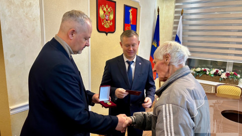 вручение медали ветерану